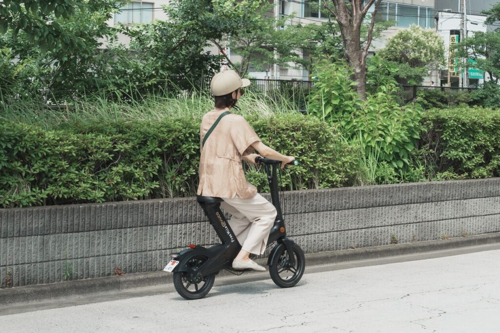 特定小型原付と自転車の交通ルール比較イメージ